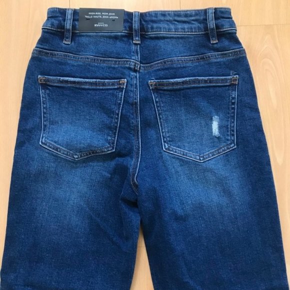 NEW RW&CO High-Rise / High Waisted Blue Mom Jeans. - Picture 4 of 9